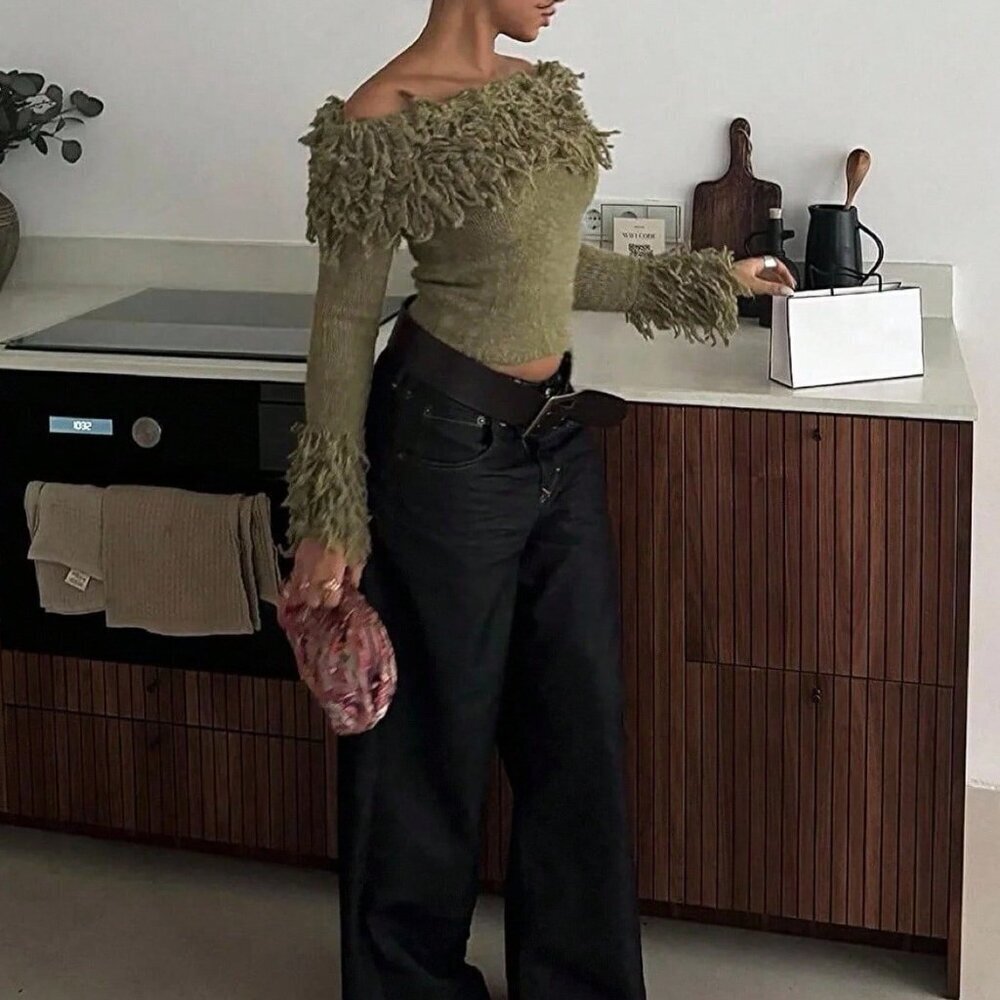 Green Casual Women's Distressed Off-Shoulder Fringe Sweater - Picture 9 of 10